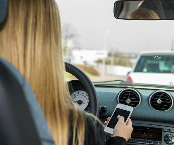 Téléphone au volant :                                                                                                                                                   un durcissement  des sanctions attendu en 2025